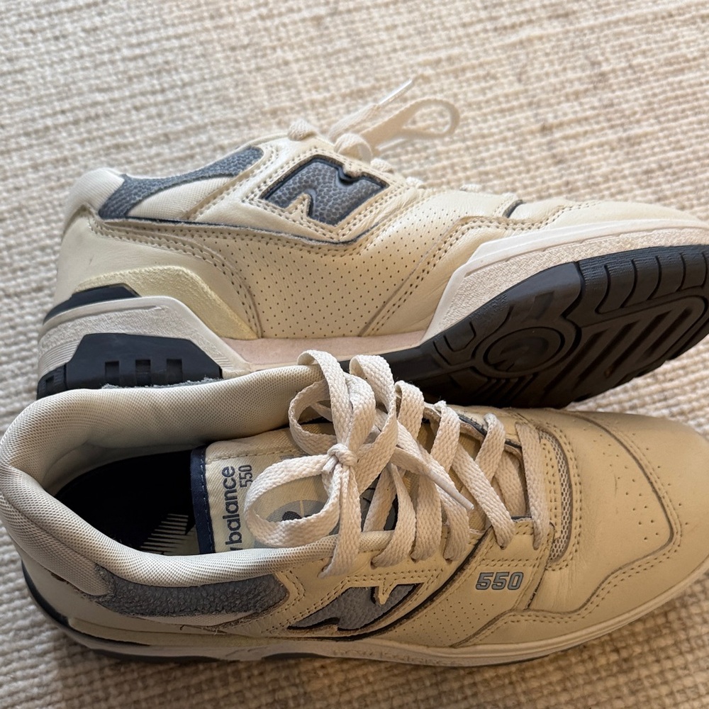 The 550s New Balance 550
Vintage Indigo Beige